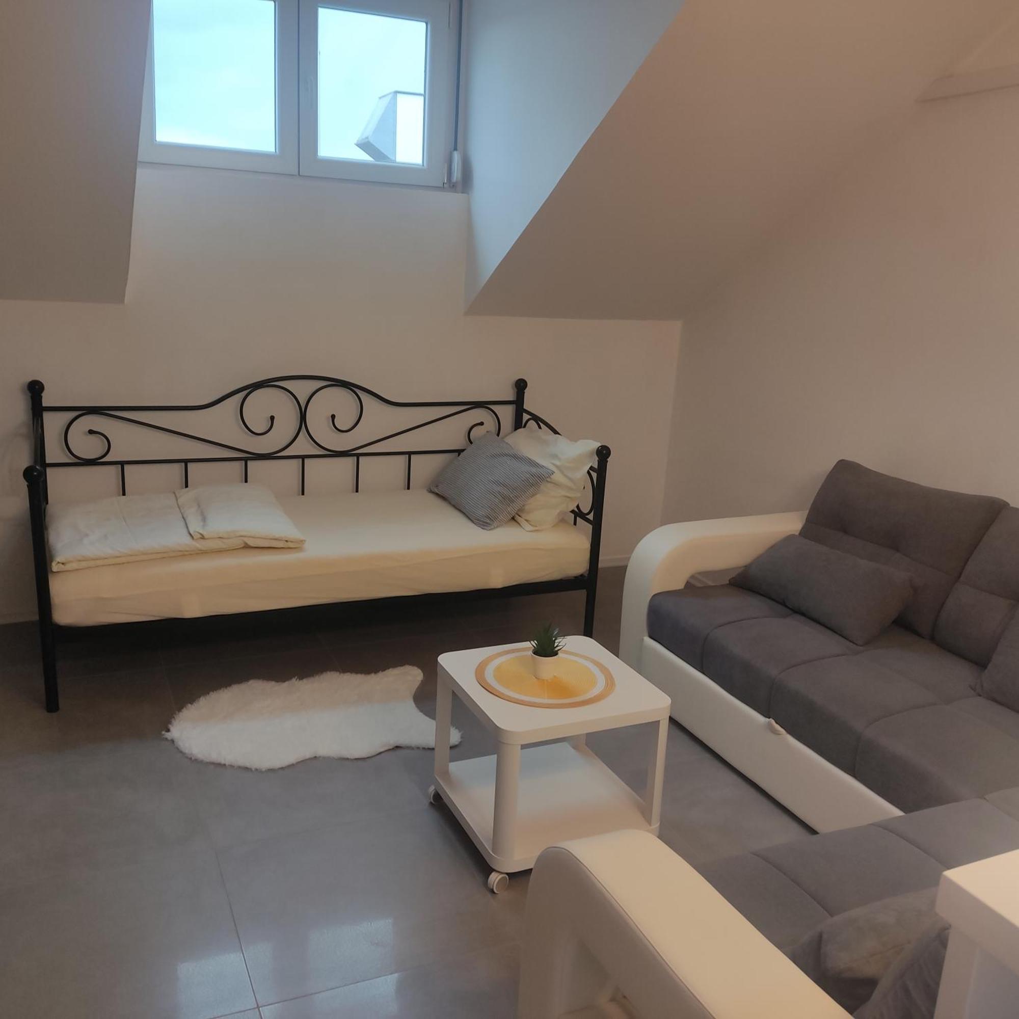 Studio Apartman Laura Винковци Екстериор снимка